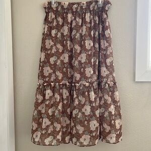 Feminine floral midi skirt